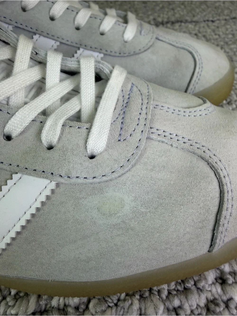 adidas Gazelle Suede Sneakers in Light Gray & White with Gum Sole Women’s Size 9 - Picture 8 of 13